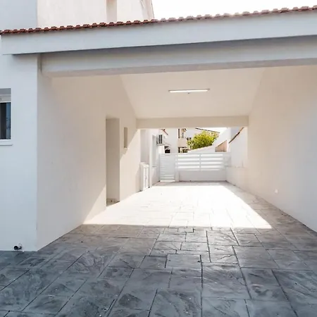 Modern Loft In With Wifi Appartamento Larnaca